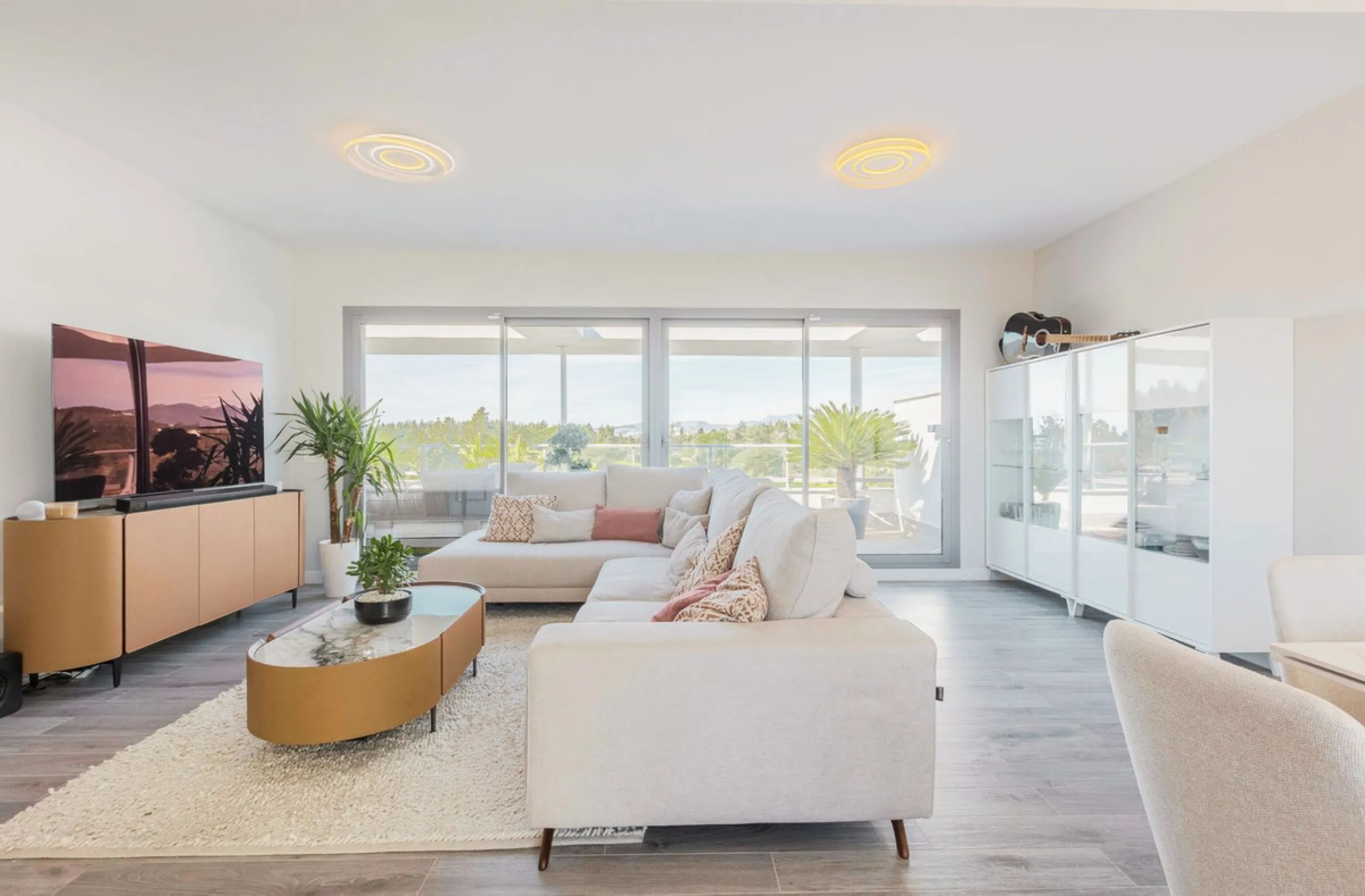 Newly completed penthouse with four bedrooms and large terraces, ideal for discerning clients looking for comfort in a new gated development. The penthouse has about 119 sqm of indoor living space and more than 120 sqm of terrace space, giving a total of 