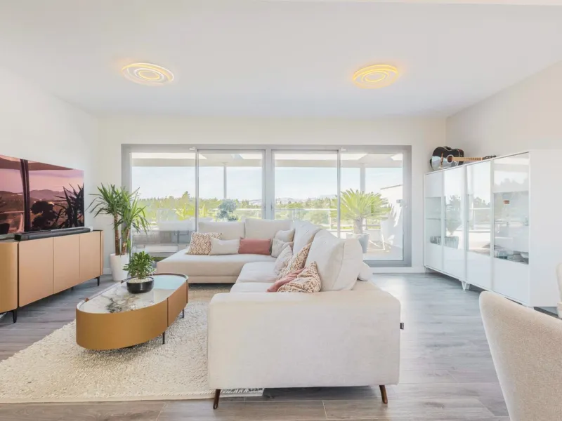 Newly completed penthouse with four bedrooms and large terraces, ideal for discerning clients looking for comfort in a new gated development. The penthouse has about 119 sqm of indoor living space and more than 120 sqm of terrace space, giving a total of 