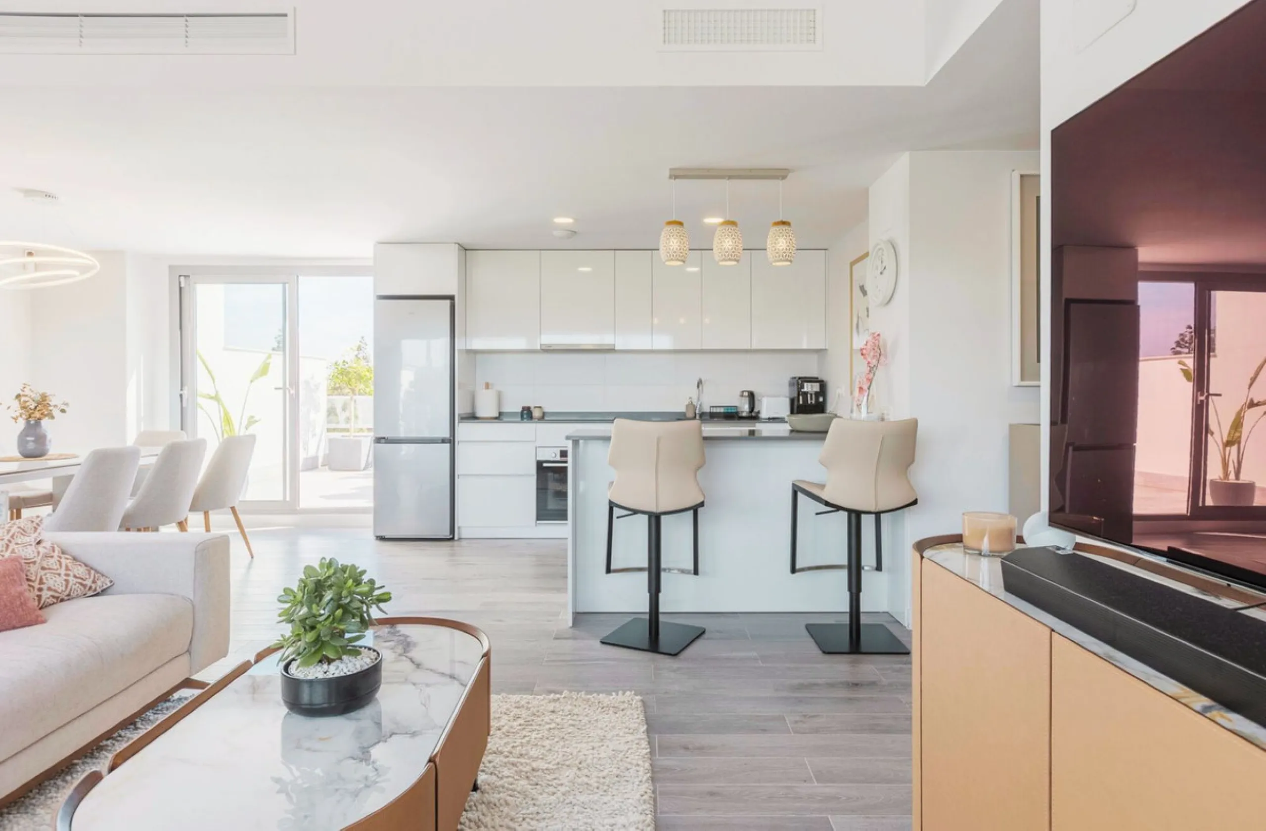 Newly completed penthouse with four bedrooms and large terraces, ideal for discerning clients looking for comfort in a new gated development. The penthouse has about 119 sqm of indoor living space and more than 120 sqm of terrace space, giving a total of 