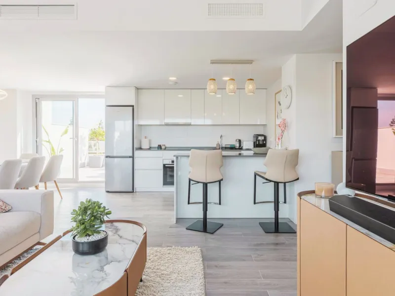 Newly completed penthouse with four bedrooms and large terraces, ideal for discerning clients looking for comfort in a new gated development. The penthouse has about 119 sqm of indoor living space and more than 120 sqm of terrace space, giving a total of 