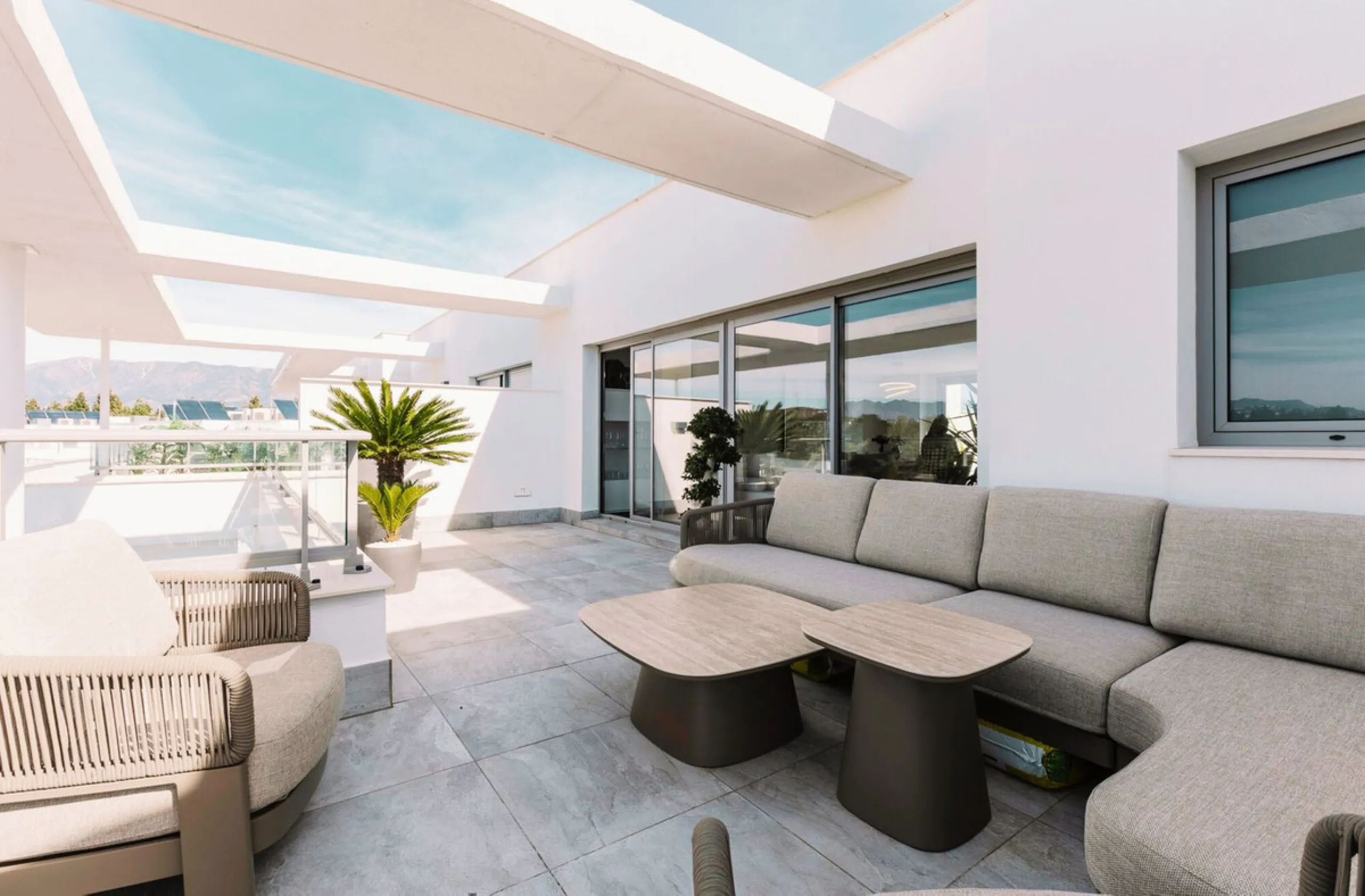 Newly completed penthouse with four bedrooms and large terraces, ideal for discerning clients looking for comfort in a new gated development. The penthouse has about 119 sqm of indoor living space and more than 120 sqm of terrace space, giving a total of 