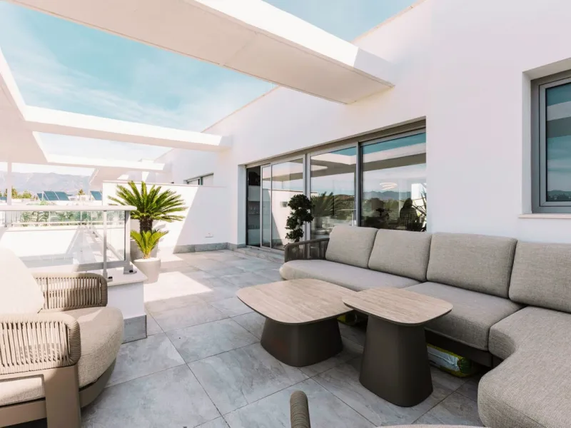 Newly completed penthouse with four bedrooms and large terraces, ideal for discerning clients looking for comfort in a new gated development. The penthouse has about 119 sqm of indoor living space and more than 120 sqm of terrace space, giving a total of 