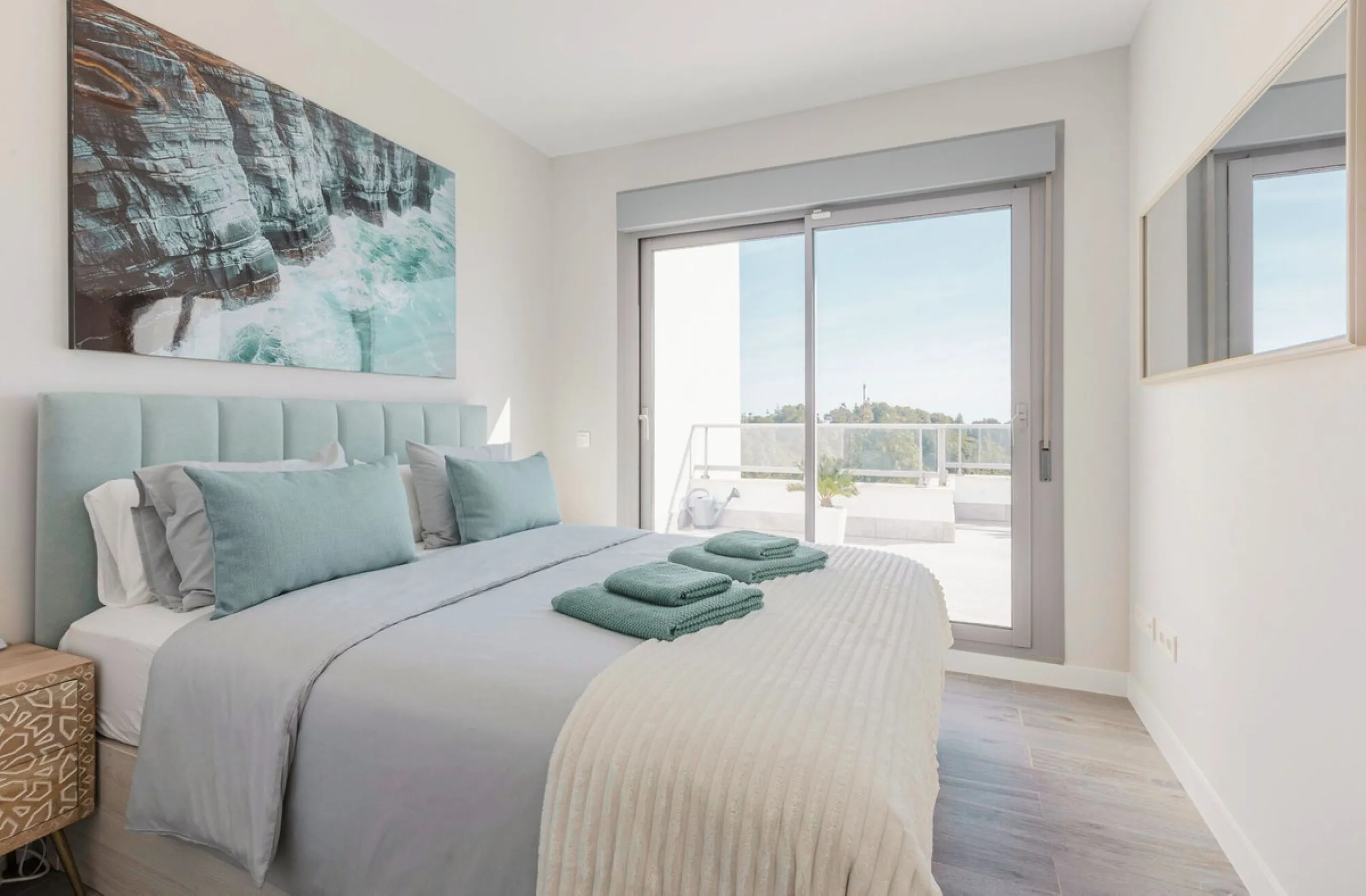Newly completed penthouse with four bedrooms and large terraces, ideal for discerning clients looking for comfort in a new gated development. The penthouse has about 119 sqm of indoor living space and more than 120 sqm of terrace space, giving a total of 