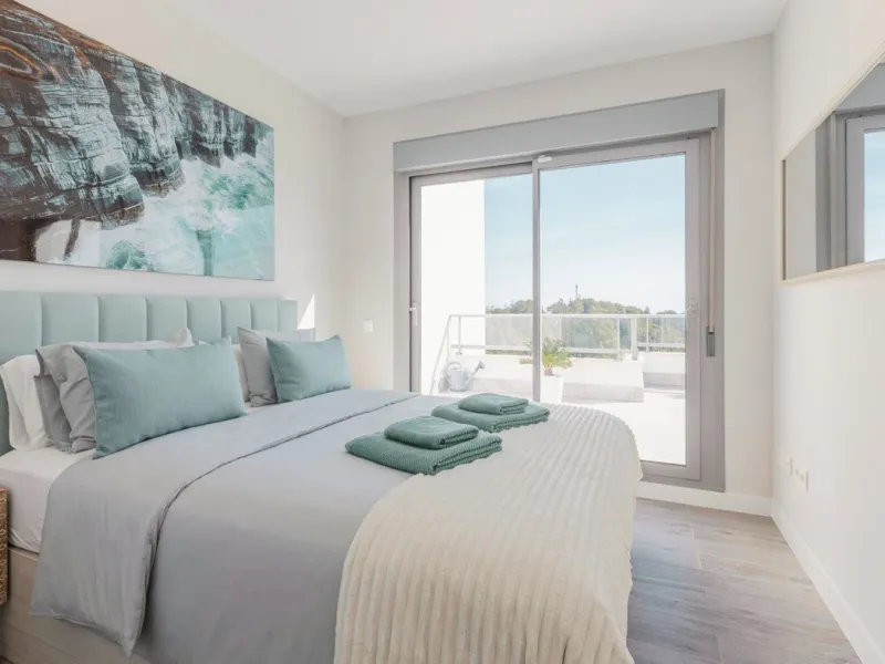 Newly completed penthouse with four bedrooms and large terraces, ideal for discerning clients looking for comfort in a new gated development. The penthouse has about 119 sqm of indoor living space and more than 120 sqm of terrace space, giving a total of 