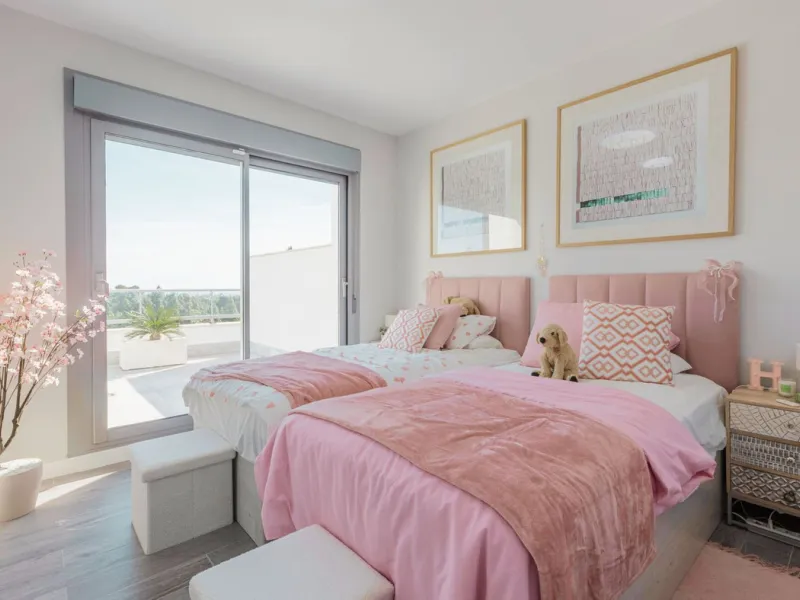 Newly completed penthouse with four bedrooms and large terraces, ideal for discerning clients looking for comfort in a new gated development. The penthouse has about 119 sqm of indoor living space and more than 120 sqm of terrace space, giving a total of 