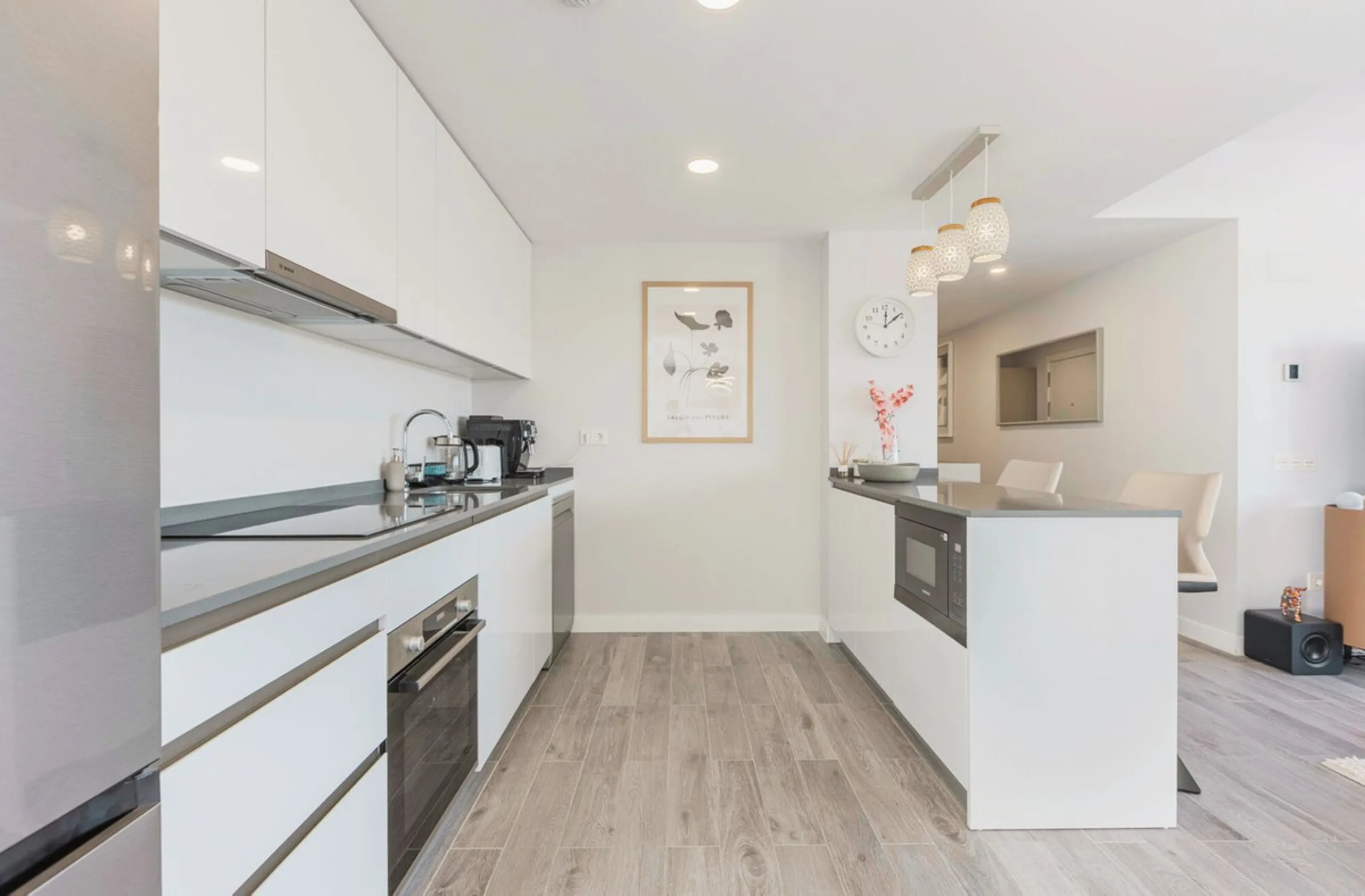 Newly completed penthouse with four bedrooms and large terraces, ideal for discerning clients looking for comfort in a new gated development. The penthouse has about 119 sqm of indoor living space and more than 120 sqm of terrace space, giving a total of 