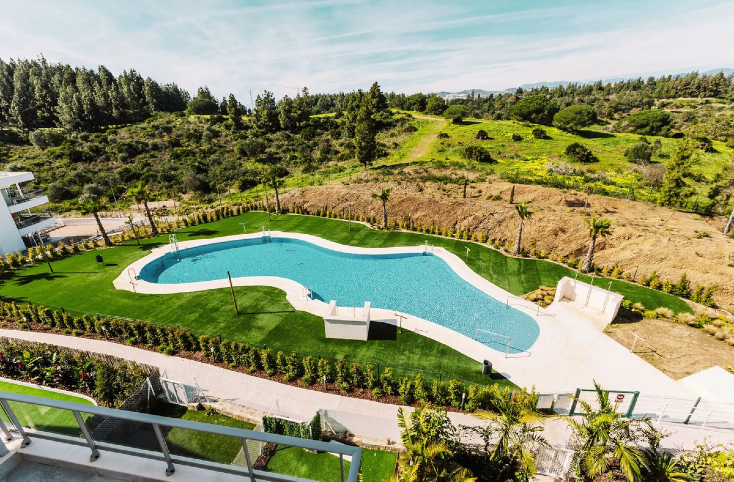 Newly completed penthouse with four bedrooms and large terraces, ideal for discerning clients looking for comfort in a new gated development. The penthouse has about 119 sqm of indoor living space and more than 120 sqm of terrace space, giving a total of 