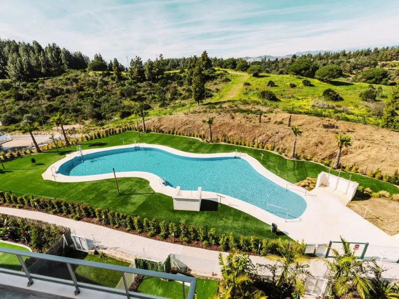 Newly completed penthouse with four bedrooms and large terraces, ideal for discerning clients looking for comfort in a new gated development. The penthouse has about 119 sqm of indoor living space and more than 120 sqm of terrace space, giving a total of 