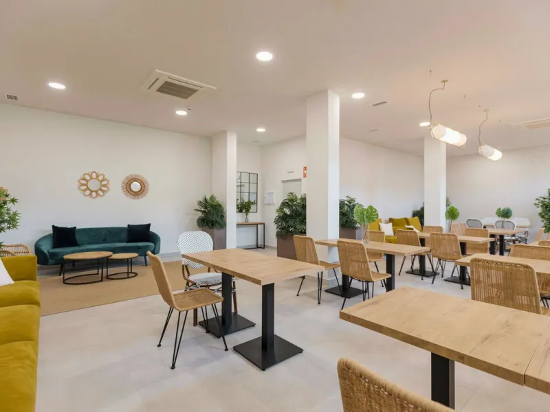 Newly completed penthouse with four bedrooms and large terraces, ideal for discerning clients looking for comfort in a new gated development. The penthouse has about 119 sqm of indoor living space and more than 120 sqm of terrace space, giving a total of 