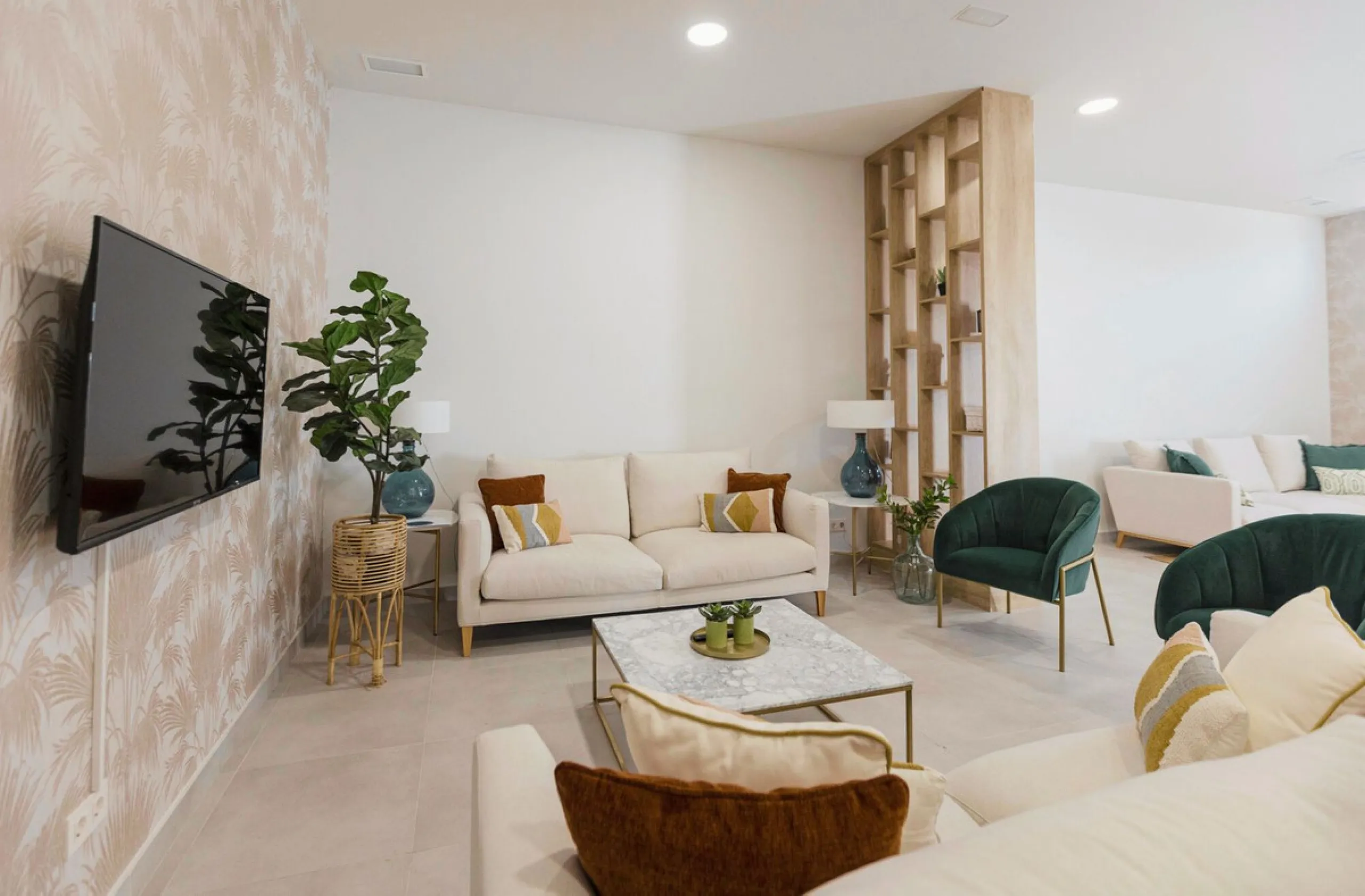 Newly completed penthouse with four bedrooms and large terraces, ideal for discerning clients looking for comfort in a new gated development. The penthouse has about 119 sqm of indoor living space and more than 120 sqm of terrace space, giving a total of 
