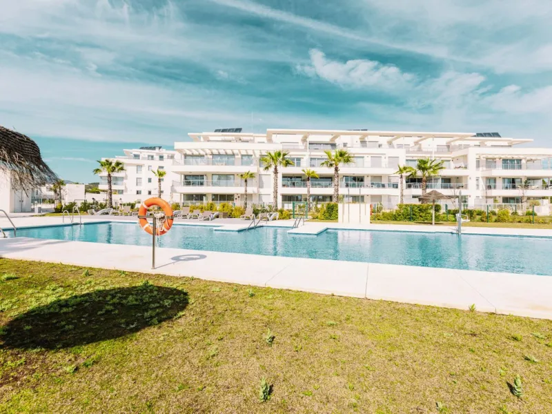 Newly completed penthouse with four bedrooms and large terraces, ideal for discerning clients looking for comfort in a new gated development. The penthouse has about 119 sqm of indoor living space and more than 120 sqm of terrace space, giving a total of 