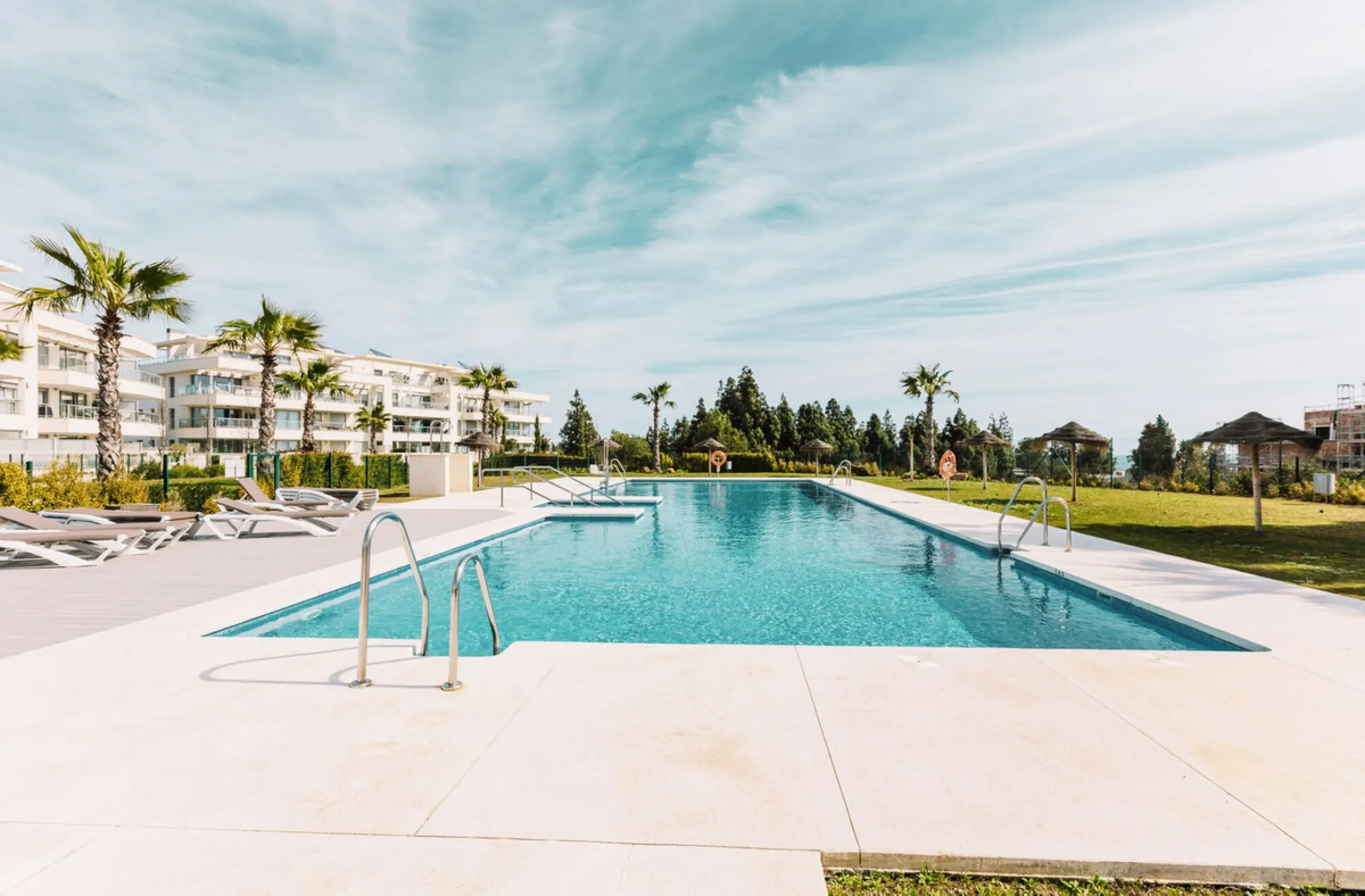 Newly completed penthouse with four bedrooms and large terraces, ideal for discerning clients looking for comfort in a new gated development. The penthouse has about 119 sqm of indoor living space and more than 120 sqm of terrace space, giving a total of 
