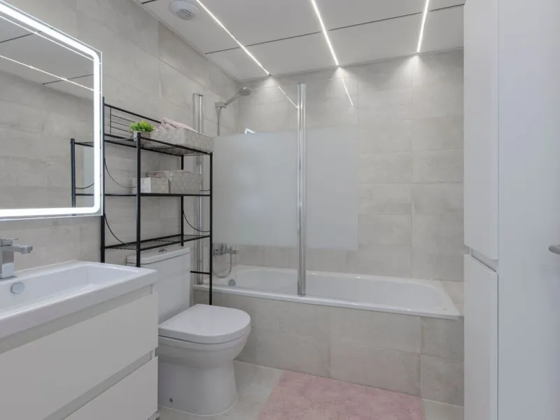 Newly completed penthouse with four bedrooms and large terraces, ideal for discerning clients looking for comfort in a new gated development. The penthouse has about 119 sqm of indoor living space and more than 120 sqm of terrace space, giving a total of 