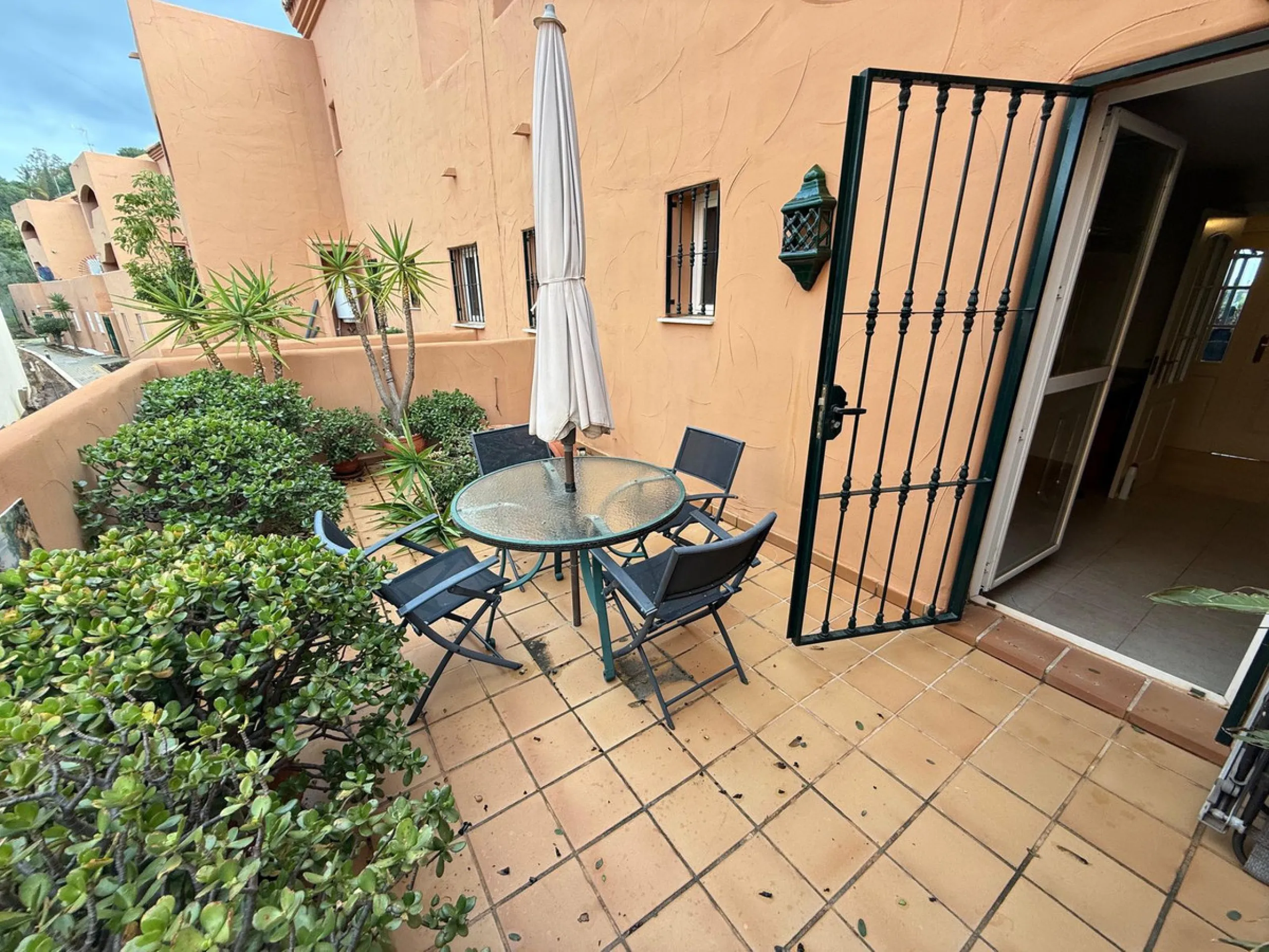 Elegant 2-Bedroom Apartment with Sea Views in Los Lagos de Santa María Golf, Elviria – Marbella East