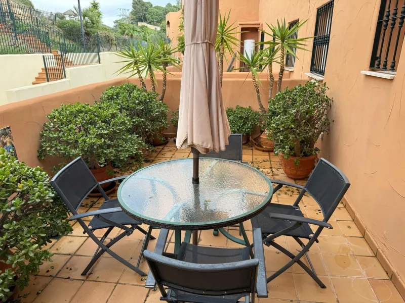 Elegant 2-Bedroom Apartment with Sea Views in Los Lagos de Santa María Golf, Elviria – Marbella East