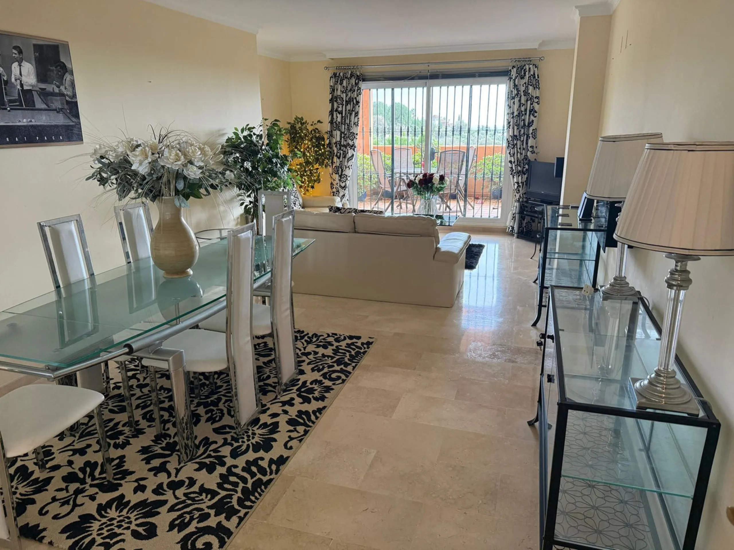 Elegant 2-Bedroom Apartment with Sea Views in Los Lagos de Santa María Golf, Elviria – Marbella East