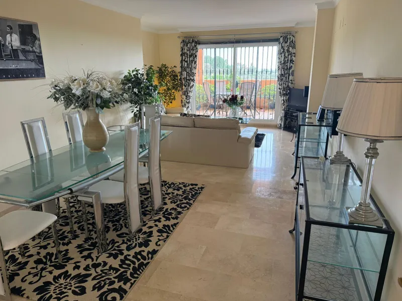 Elegant 2-Bedroom Apartment with Sea Views in Los Lagos de Santa María Golf, Elviria – Marbella East