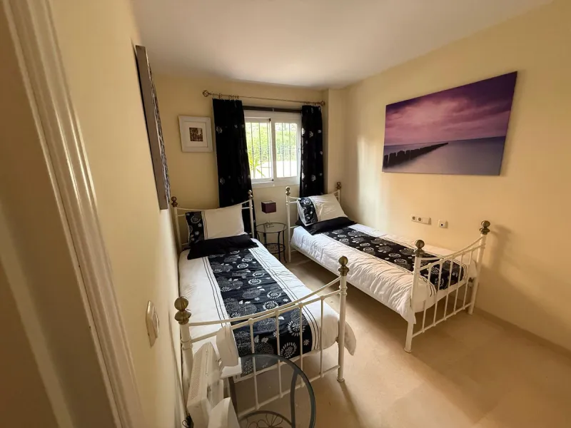 Elegant 2-Bedroom Apartment with Sea Views in Los Lagos de Santa María Golf, Elviria – Marbella East