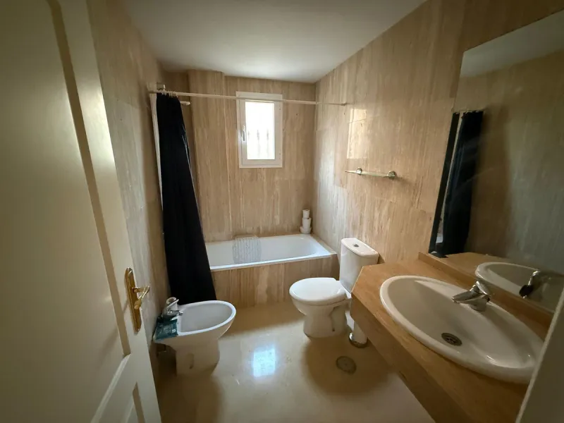 Elegant 2-Bedroom Apartment with Sea Views in Los Lagos de Santa María Golf, Elviria – Marbella East
