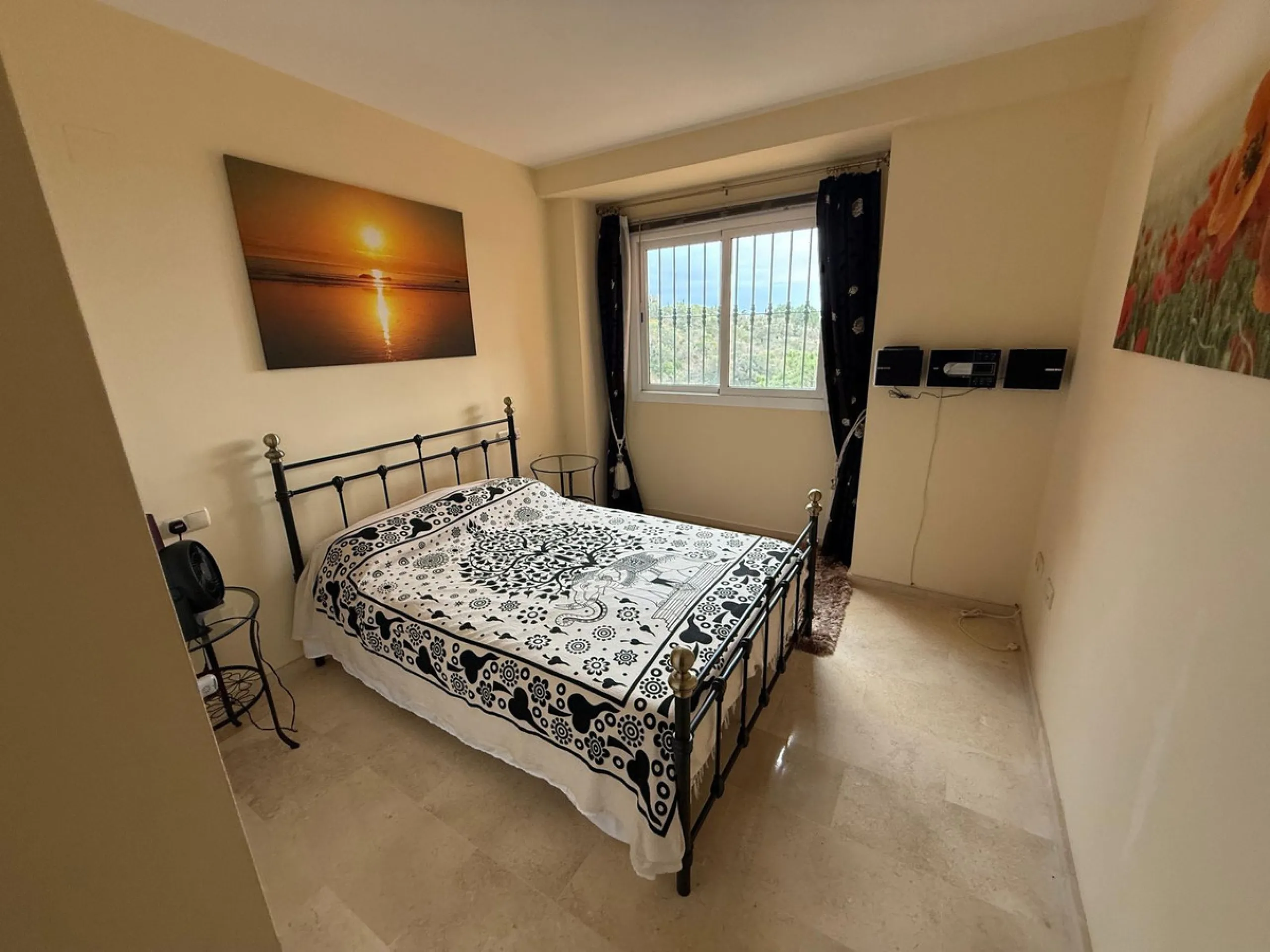 Elegant 2-Bedroom Apartment with Sea Views in Los Lagos de Santa María Golf, Elviria – Marbella East