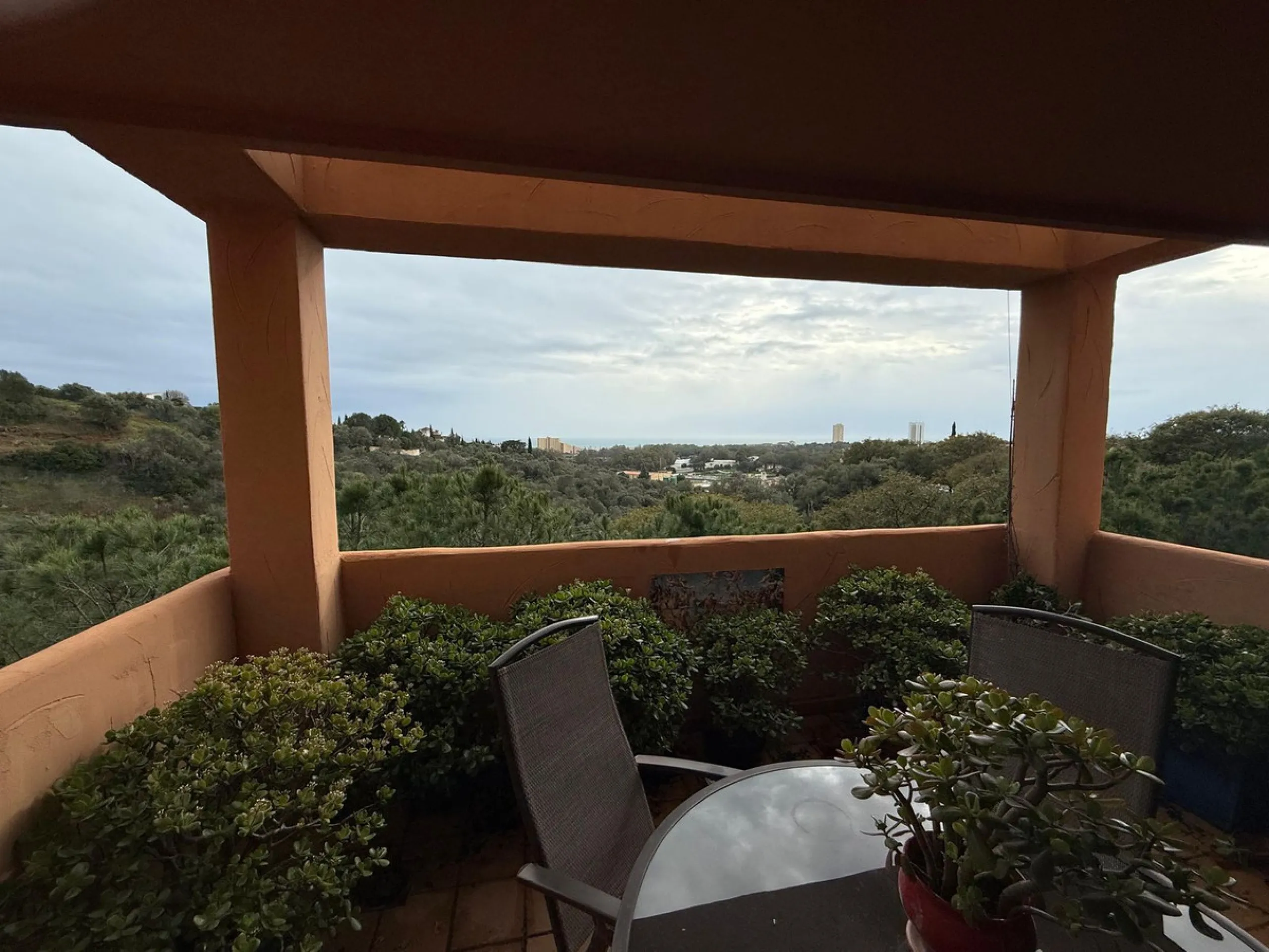 Elegant 2-Bedroom Apartment with Sea Views in Los Lagos de Santa María Golf, Elviria – Marbella East