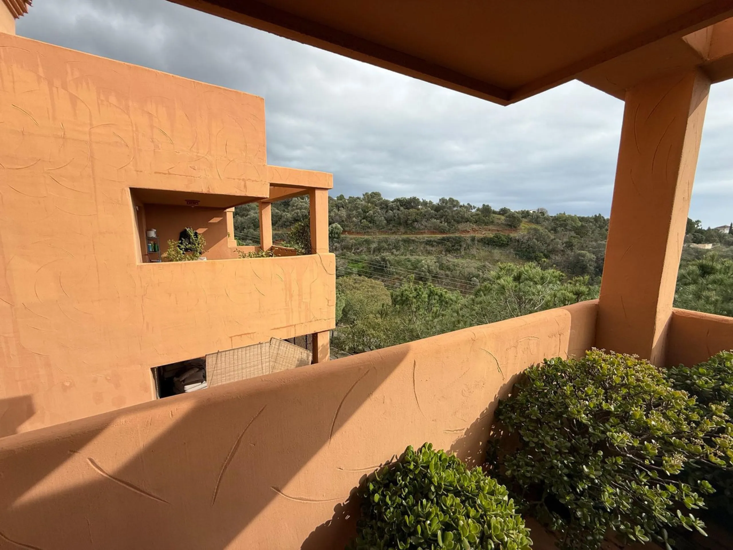 Elegant 2-Bedroom Apartment with Sea Views in Los Lagos de Santa María Golf, Elviria – Marbella East