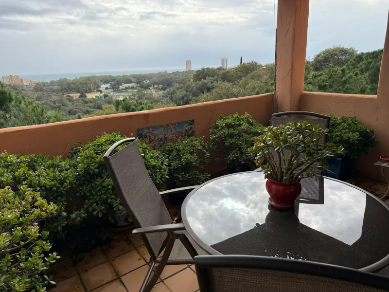 Elegant 2-Bedroom Apartment with Sea Views in Los Lagos de Santa María Golf, Elviria – Marbella East