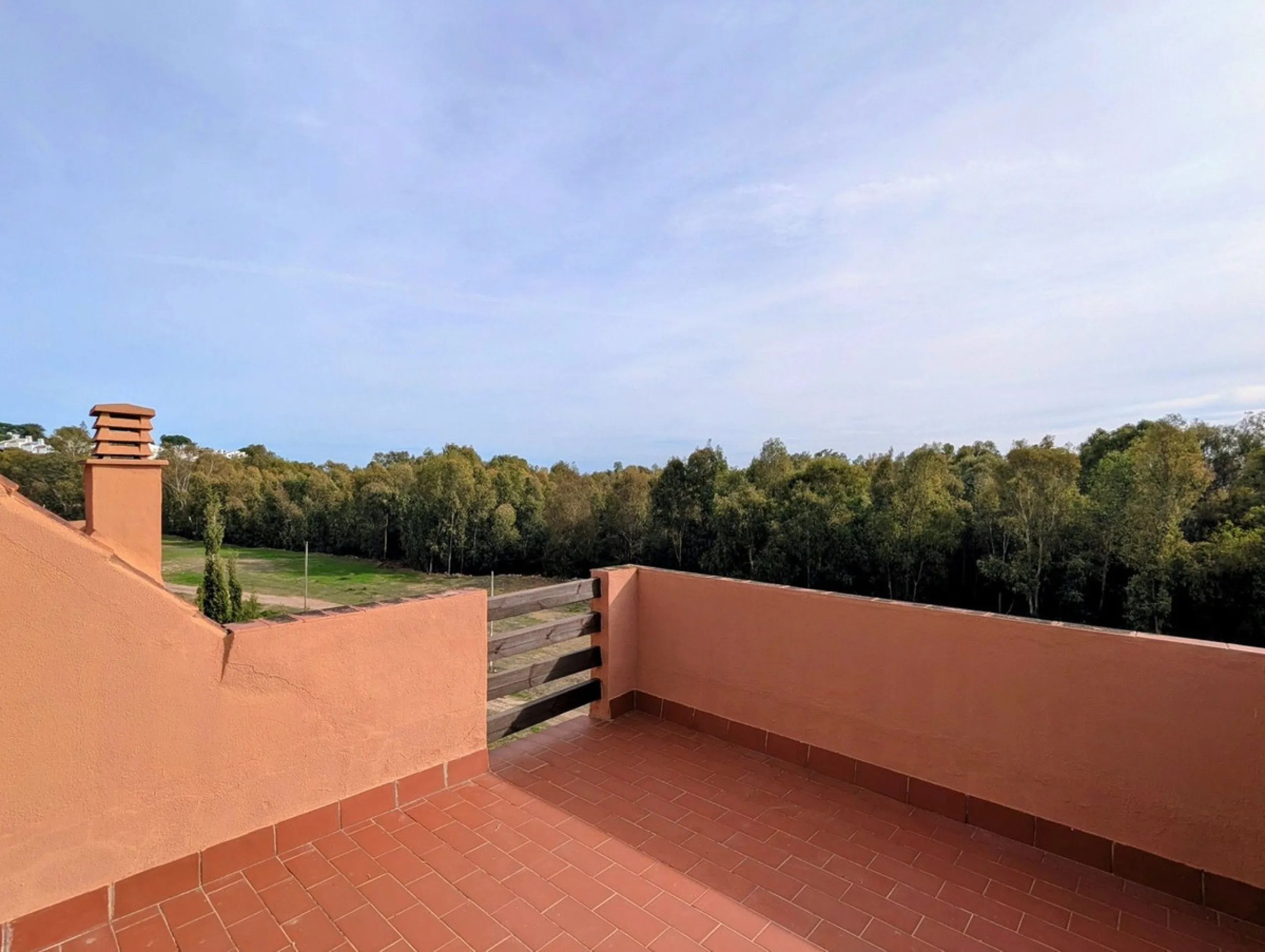 Apartment - Penthouse Duplex в продаже в Casares, Málaga. В доме 3 спален и 3 ванных комнат. Площадь дома 116 м²