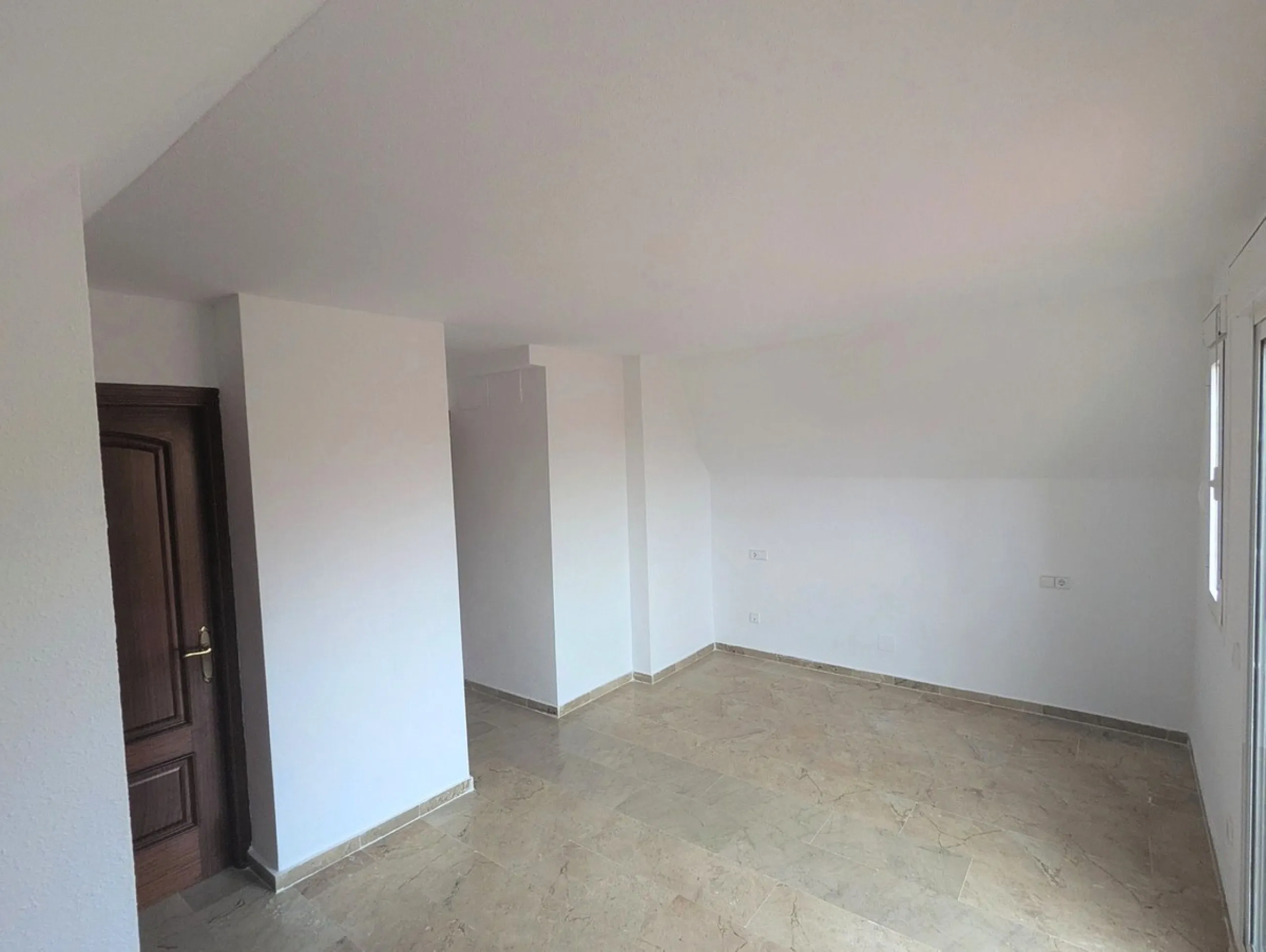 Apartment - Penthouse Duplex в продаже в Casares, Málaga. В доме 3 спален и 3 ванных комнат. Площадь дома 116 м²
