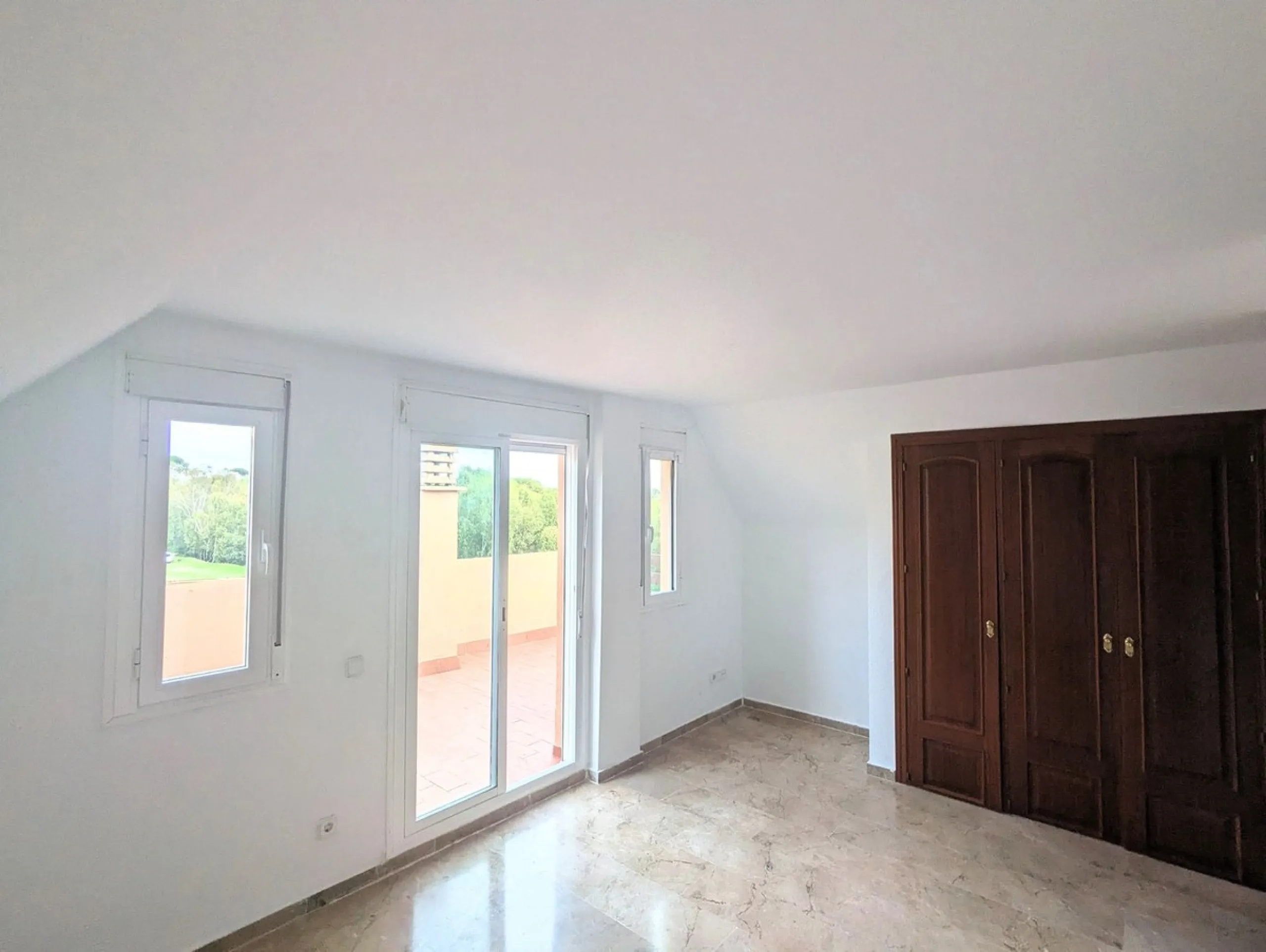 Apartment - Penthouse Duplex в продаже в Casares, Málaga. В доме 3 спален и 3 ванных комнат. Площадь дома 116 м²