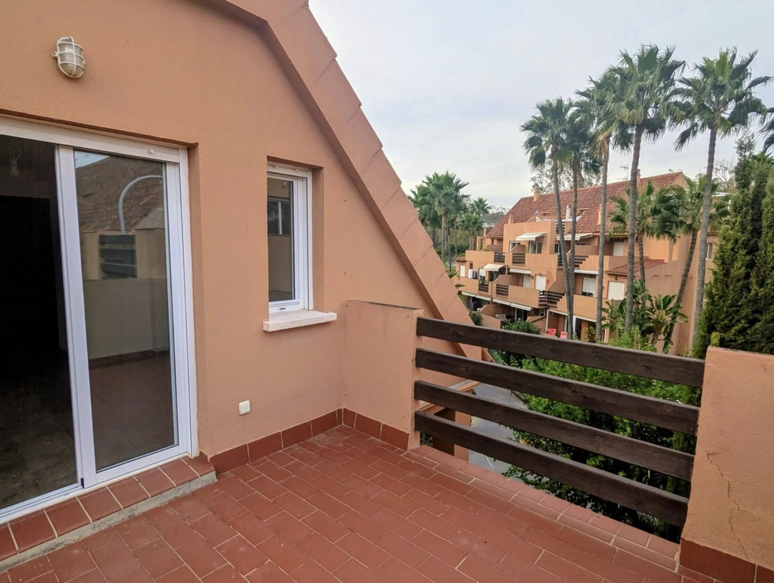 Apartment - Penthouse Duplex в продаже в Casares, Málaga. В доме 3 спален и 3 ванных комнат. Площадь дома 116 м²