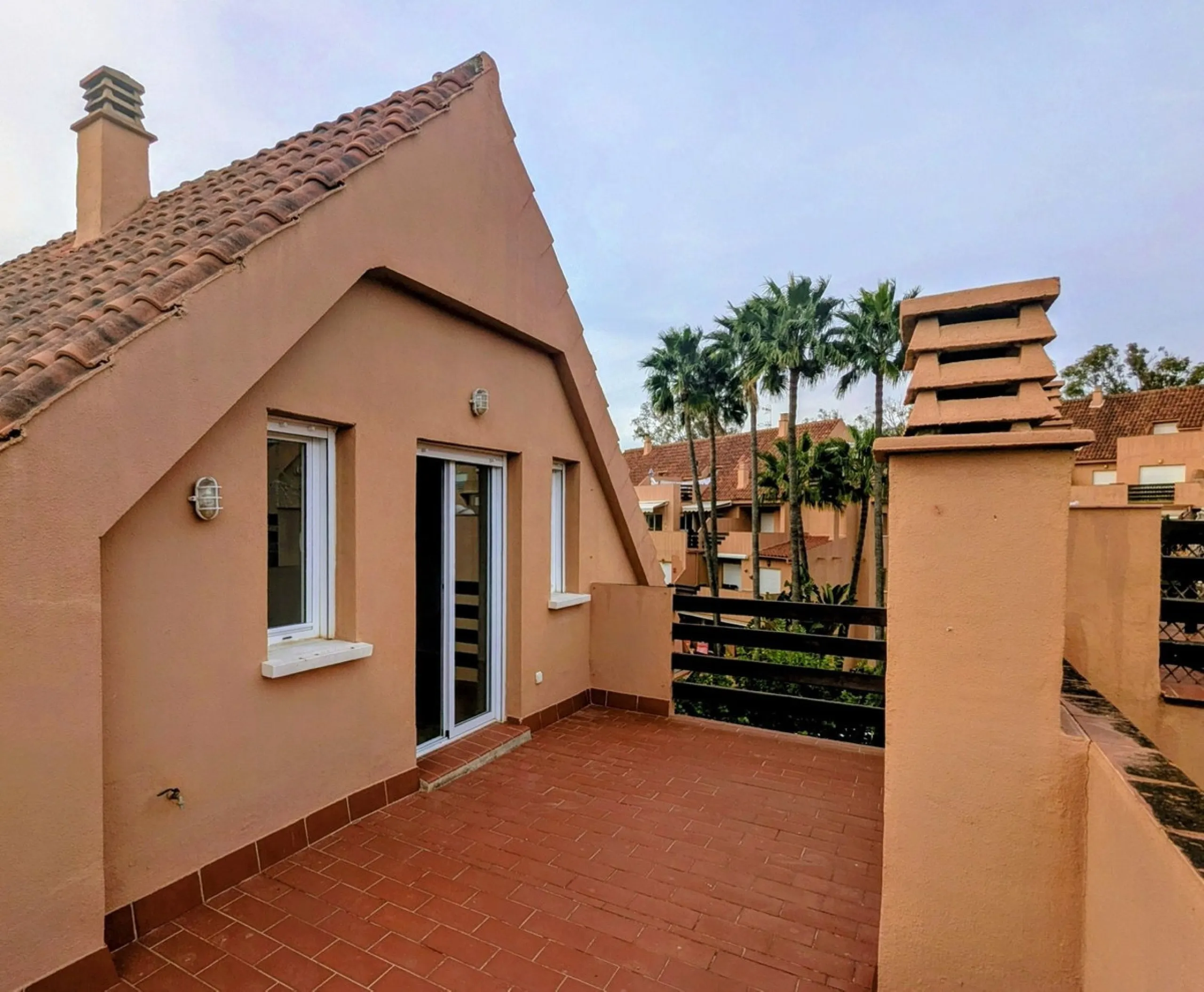 Apartment - Penthouse Duplex в продаже в Casares, Málaga. В доме 3 спален и 3 ванных комнат. Площадь дома 116 м²