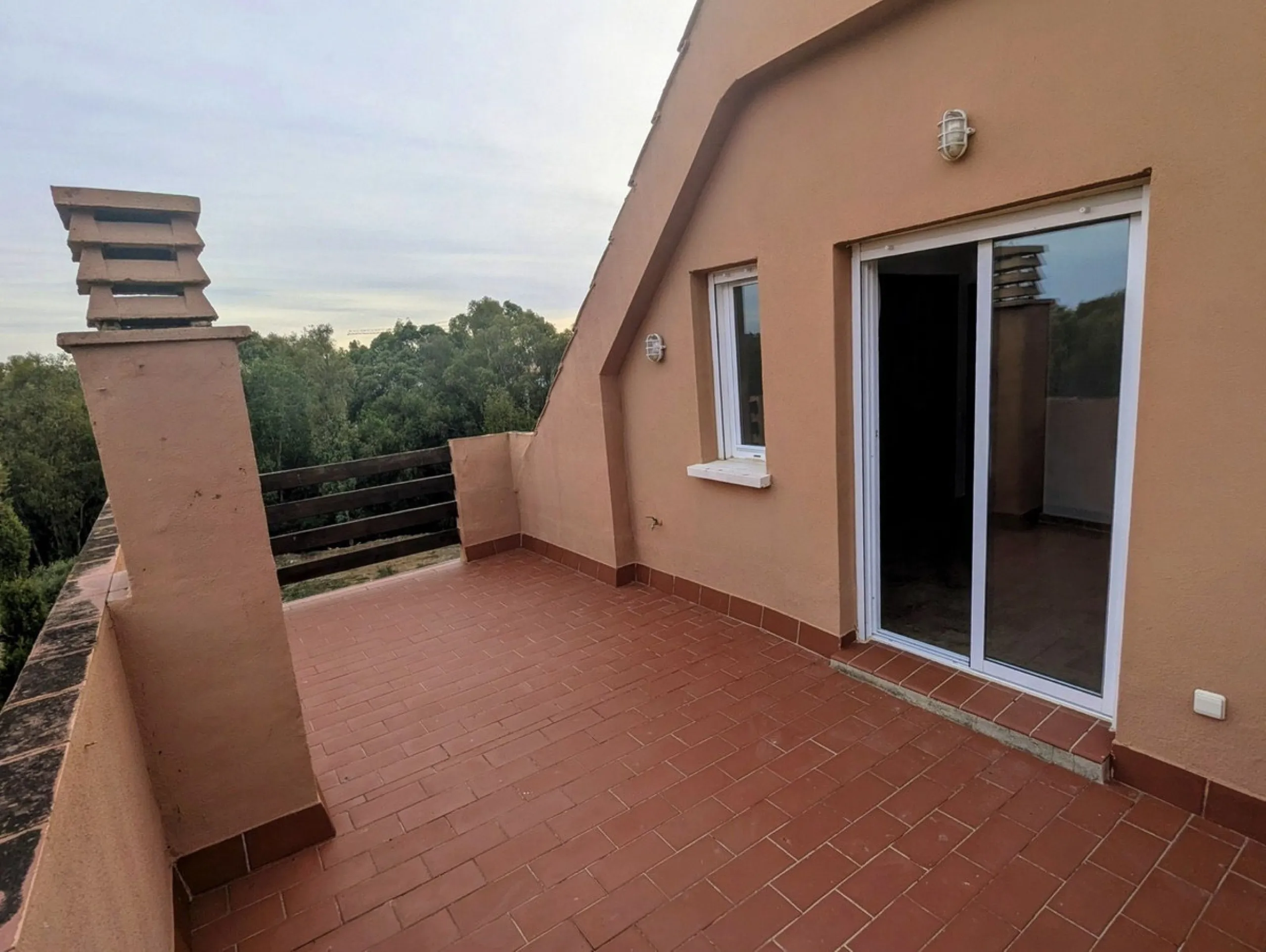 Apartment - Penthouse Duplex в продаже в Casares, Málaga. В доме 3 спален и 3 ванных комнат. Площадь дома 116 м²