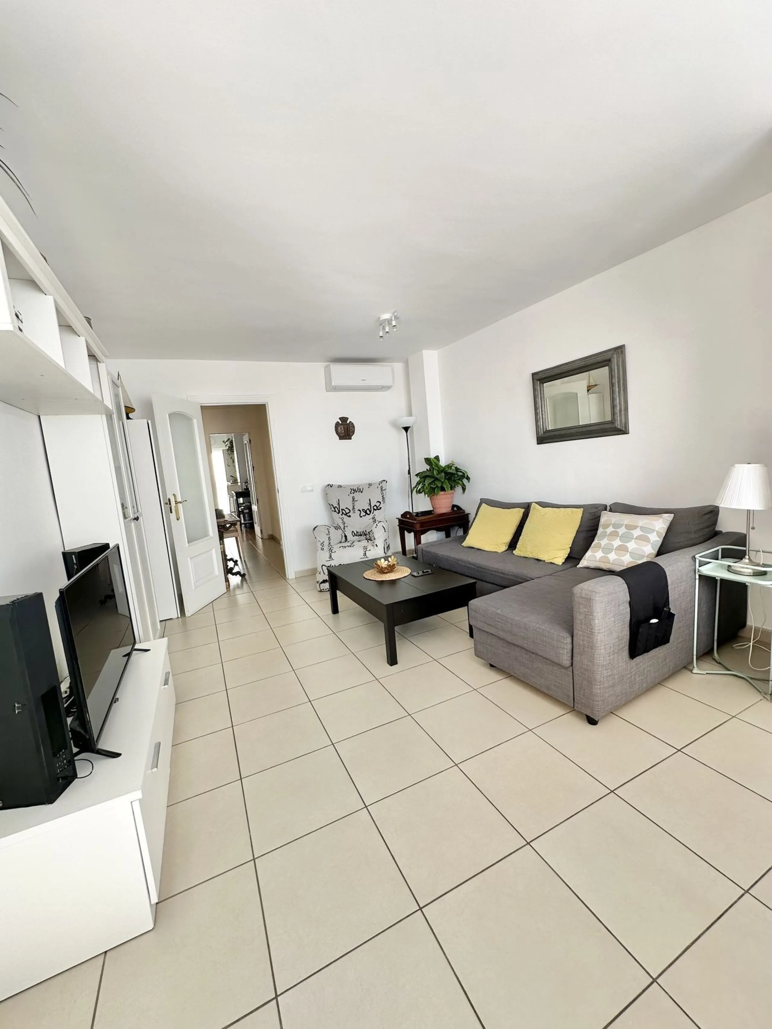 A cozy, bright apartment is for sale in picturesque Mijas Pueblo, one of the most charming white towns in Andalusia. Narrow streets, flower-filled balconies, panoramic views of the sea and mountains, atmospheric cafes, and a truly Spanish atmosphere creat