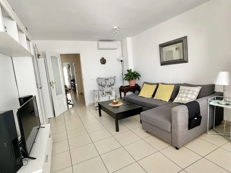 A cozy, bright apartment is for sale in picturesque Mijas Pueblo, one of the most charming white towns in Andalusia. Narrow streets, flower-filled balconies, panoramic views of the sea and mountains, atmospheric cafes, and a truly Spanish atmosphere creat