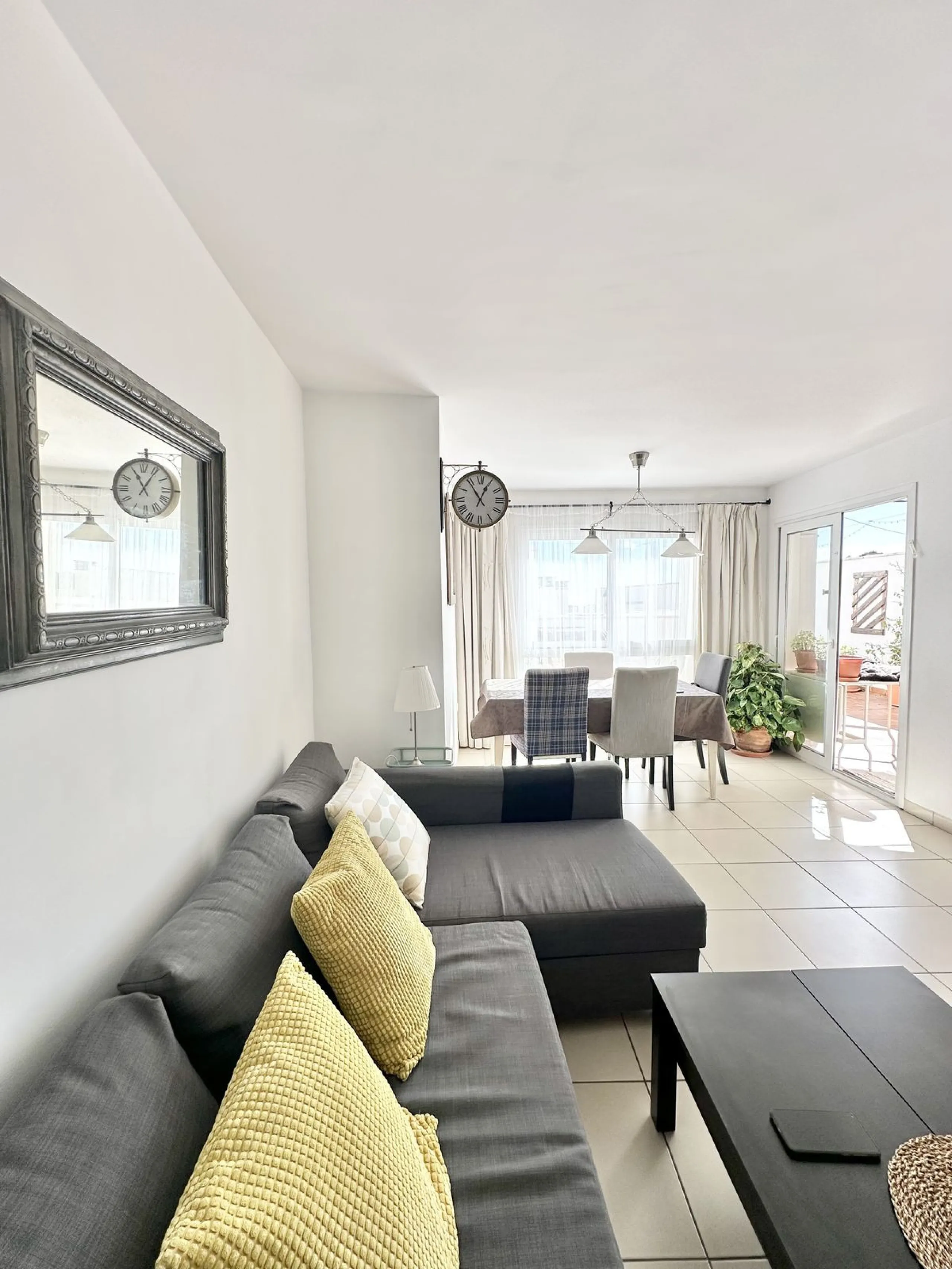 A cozy, bright apartment is for sale in picturesque Mijas Pueblo, one of the most charming white towns in Andalusia. Narrow streets, flower-filled balconies, panoramic views of the sea and mountains, atmospheric cafes, and a truly Spanish atmosphere creat