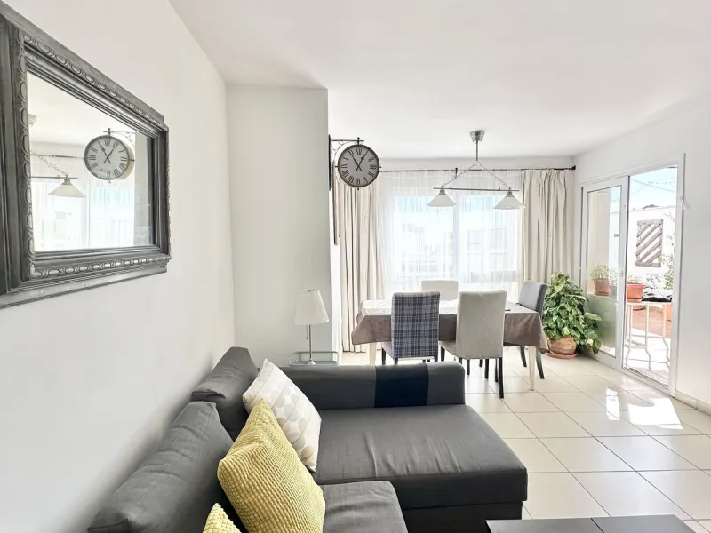 A cozy, bright apartment is for sale in picturesque Mijas Pueblo, one of the most charming white towns in Andalusia. Narrow streets, flower-filled balconies, panoramic views of the sea and mountains, atmospheric cafes, and a truly Spanish atmosphere creat
