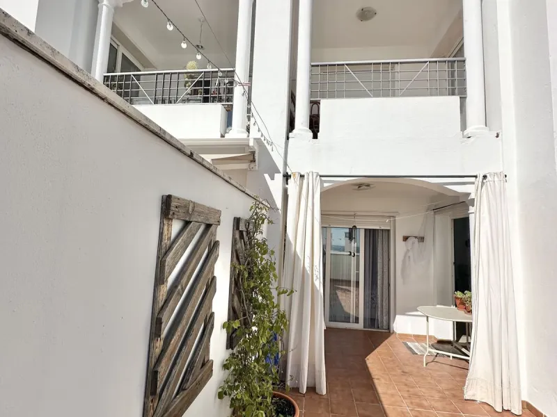 A cozy, bright apartment is for sale in picturesque Mijas Pueblo, one of the most charming white towns in Andalusia. Narrow streets, flower-filled balconies, panoramic views of the sea and mountains, atmospheric cafes, and a truly Spanish atmosphere creat