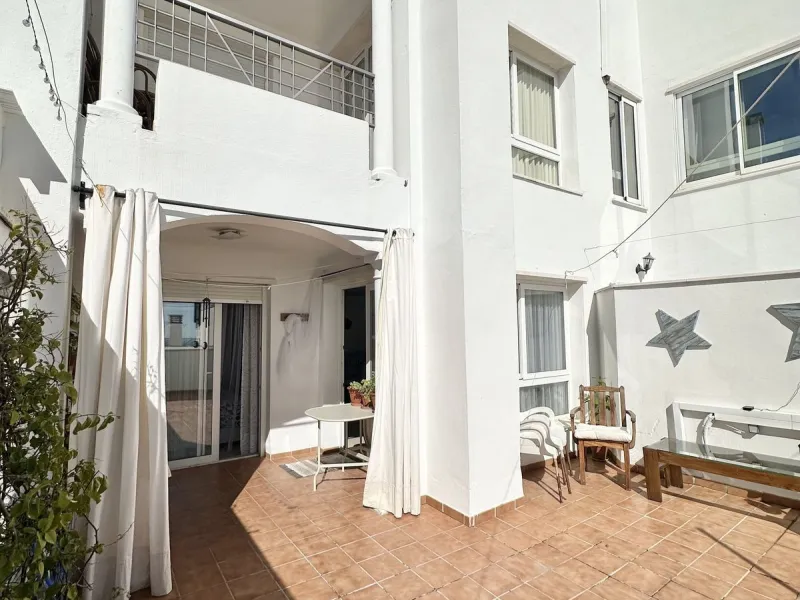 A cozy, bright apartment is for sale in picturesque Mijas Pueblo, one of the most charming white towns in Andalusia. Narrow streets, flower-filled balconies, panoramic views of the sea and mountains, atmospheric cafes, and a truly Spanish atmosphere creat