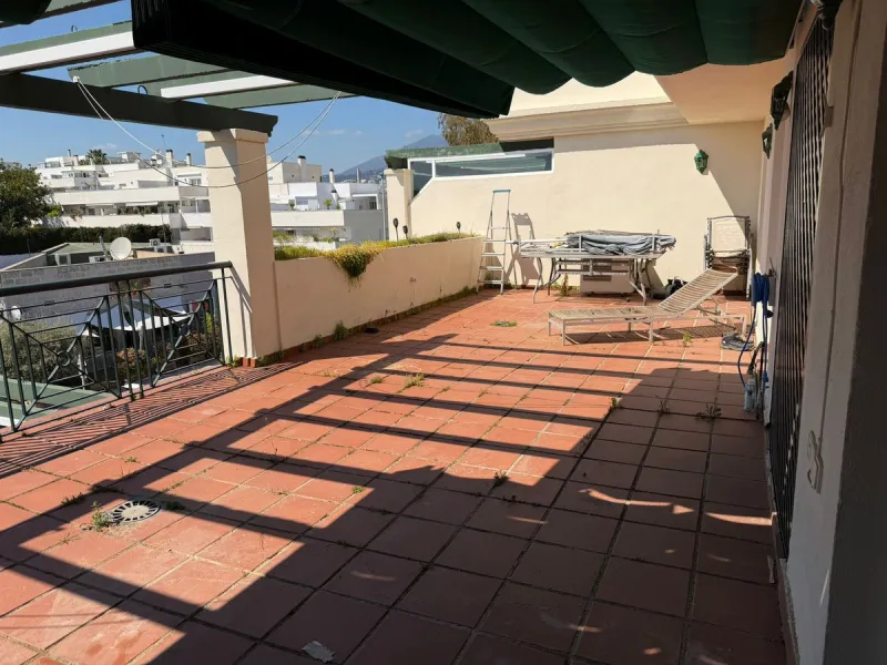 Apartment - Penthouse в продаже в Marbella, Málaga. В доме 2 спален и 2 ванных комнат. Площадь дома 97 м²