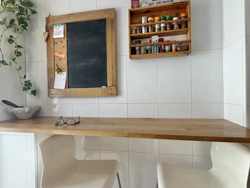 A cozy, bright apartment is for sale in picturesque Mijas Pueblo, one of the most charming white towns in Andalusia. Narrow streets, flower-filled balconies, panoramic views of the sea and mountains, atmospheric cafes, and a truly Spanish atmosphere creat