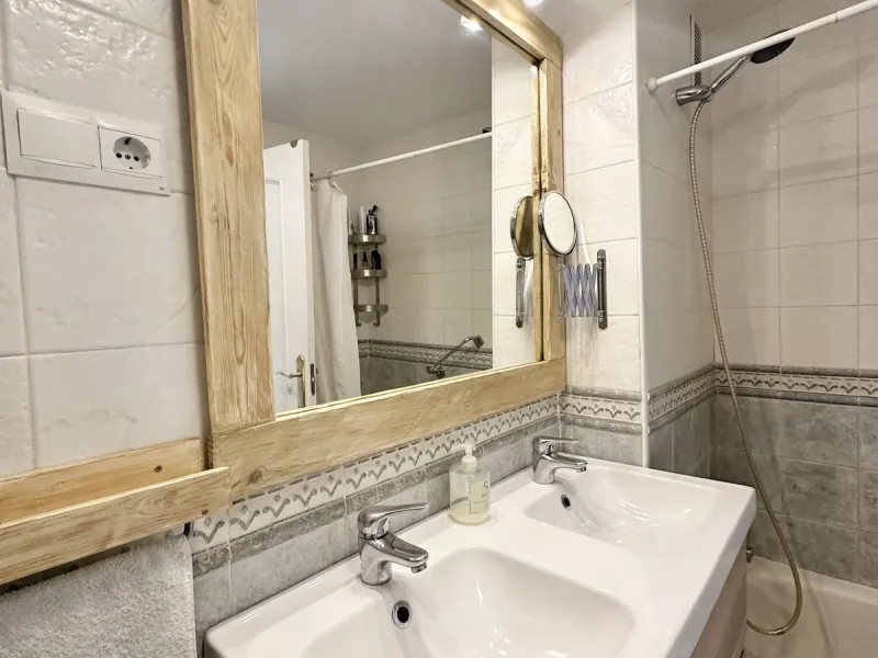 A cozy, bright apartment is for sale in picturesque Mijas Pueblo, one of the most charming white towns in Andalusia. Narrow streets, flower-filled balconies, panoramic views of the sea and mountains, atmospheric cafes, and a truly Spanish atmosphere creat