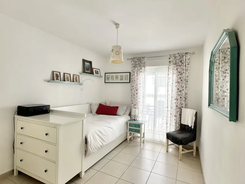A cozy, bright apartment is for sale in picturesque Mijas Pueblo, one of the most charming white towns in Andalusia. Narrow streets, flower-filled balconies, panoramic views of the sea and mountains, atmospheric cafes, and a truly Spanish atmosphere creat