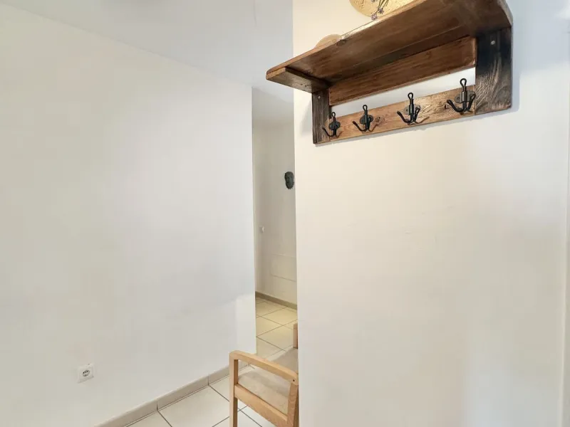 A cozy, bright apartment is for sale in picturesque Mijas Pueblo, one of the most charming white towns in Andalusia. Narrow streets, flower-filled balconies, panoramic views of the sea and mountains, atmospheric cafes, and a truly Spanish atmosphere creat