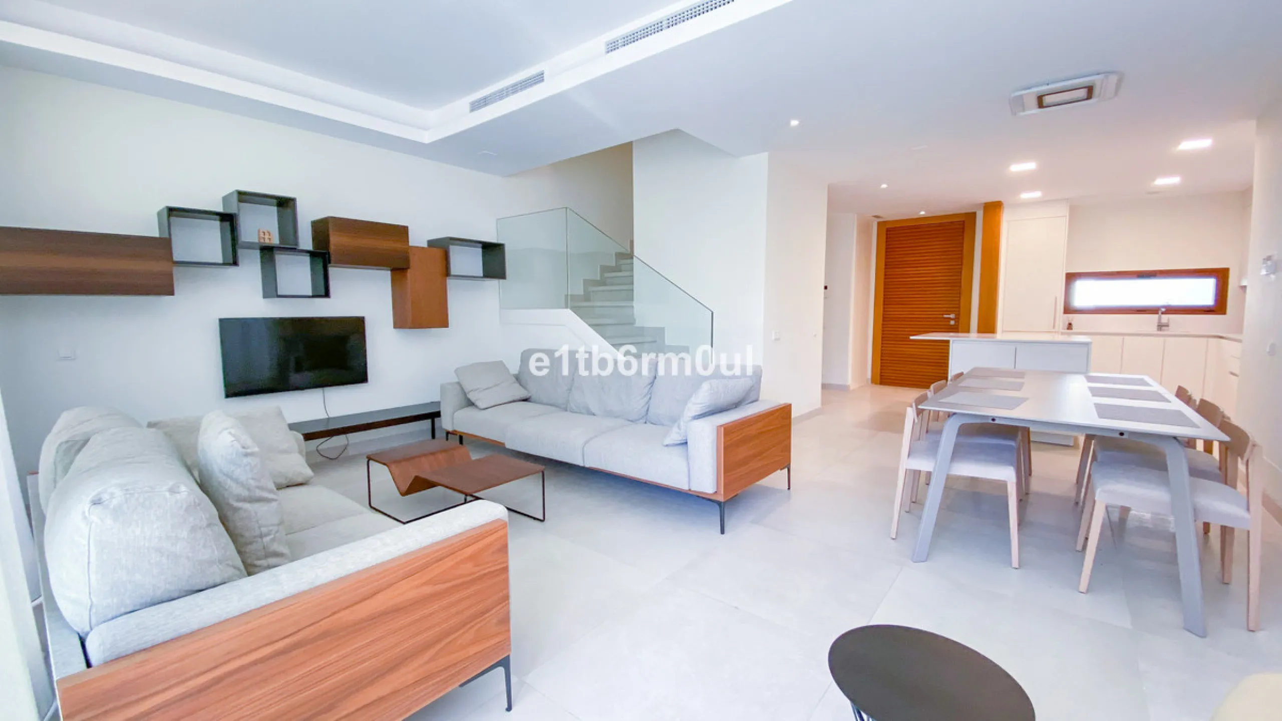 House - Semi-Detached House в продаже в Marbella, Málaga. В доме 3 спален и 3 ванных комнат. Площадь дома 312 м². Площадь участка 446 м²
