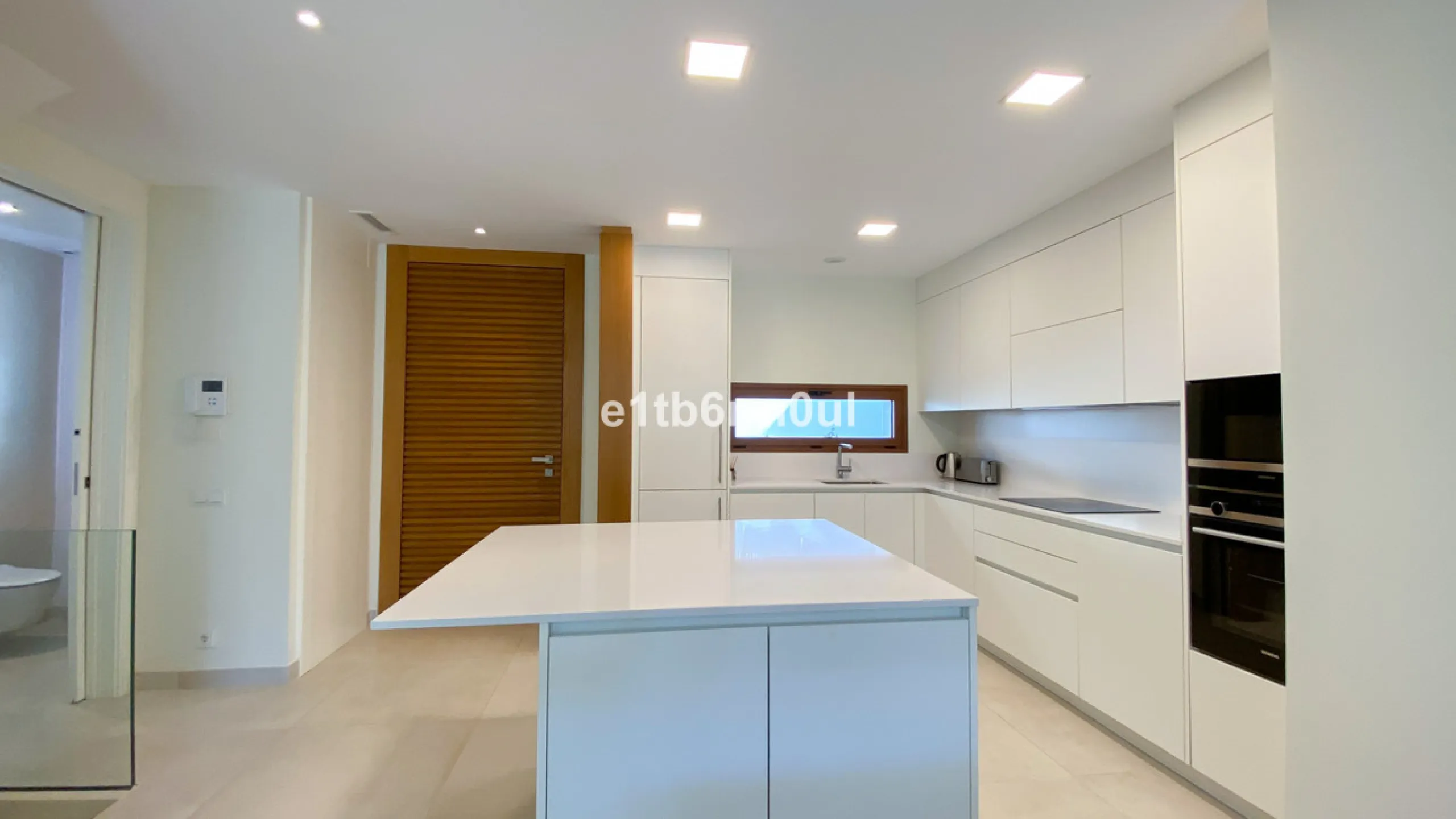 House - Semi-Detached House в продаже в Marbella, Málaga. В доме 3 спален и 3 ванных комнат. Площадь дома 312 м². Площадь участка 446 м²