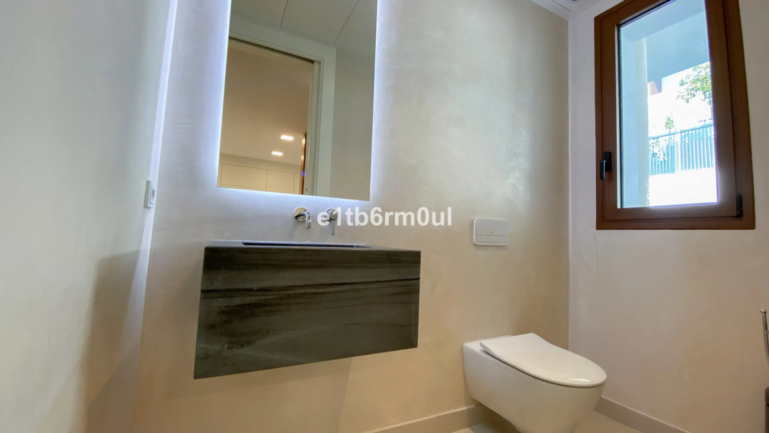 House - Semi-Detached House в продаже в Marbella, Málaga. В доме 3 спален и 3 ванных комнат. Площадь дома 312 м². Площадь участка 446 м²