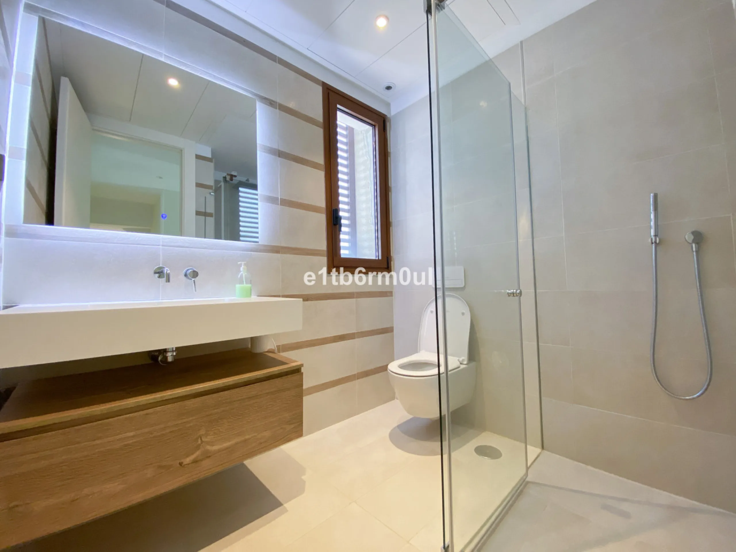 House - Semi-Detached House в продаже в Marbella, Málaga. В доме 3 спален и 3 ванных комнат. Площадь дома 312 м². Площадь участка 446 м²