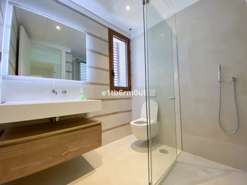 House - Semi-Detached House в продаже в Marbella, Málaga. В доме 3 спален и 3 ванных комнат. Площадь дома 312 м². Площадь участка 446 м²