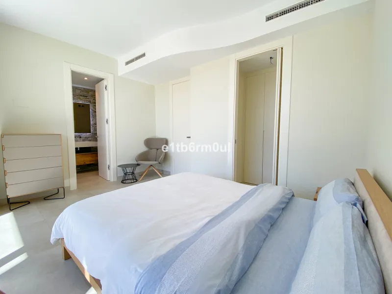 House - Semi-Detached House в продаже в Marbella, Málaga. В доме 3 спален и 3 ванных комнат. Площадь дома 312 м². Площадь участка 446 м²